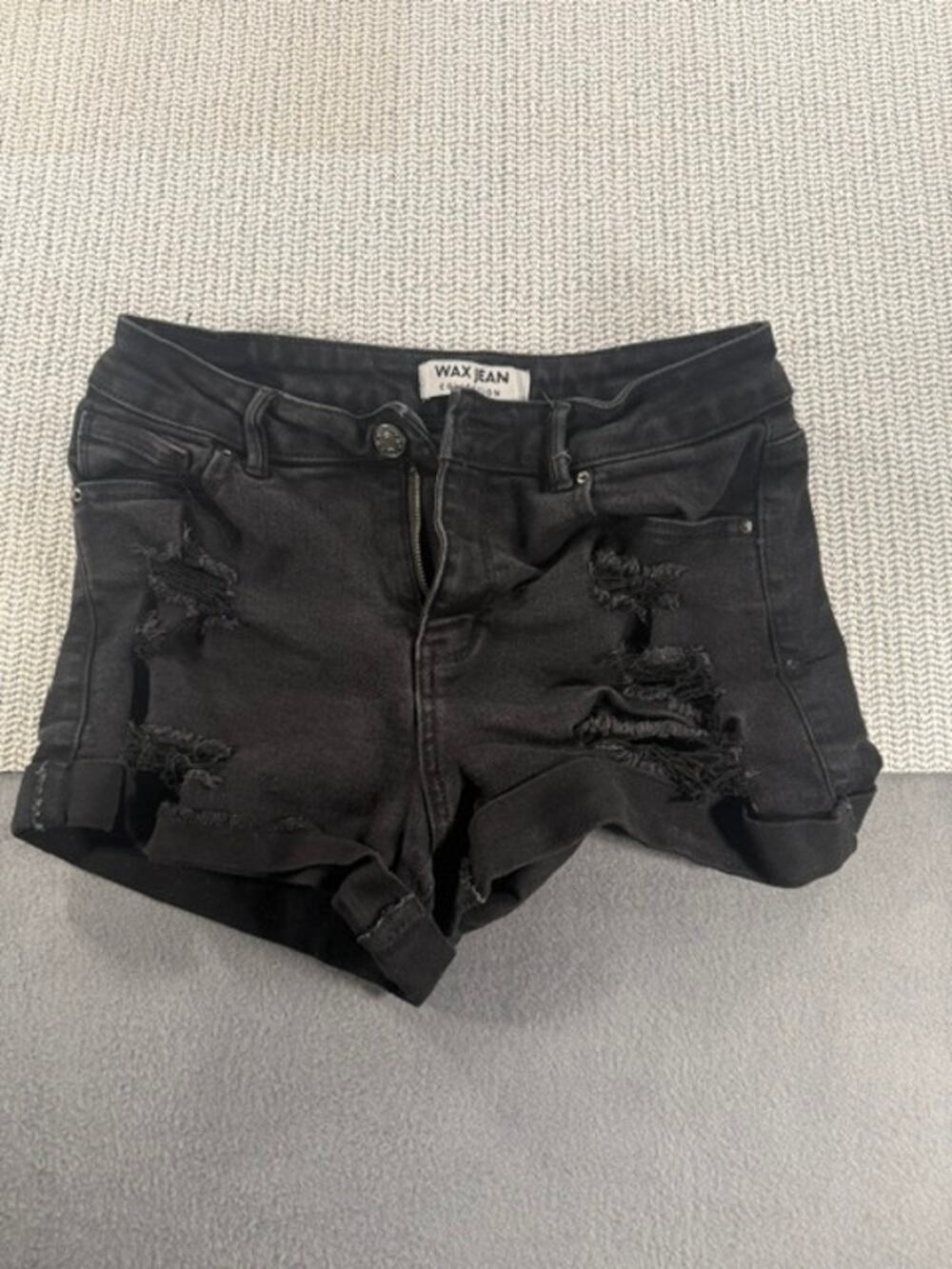 BLACK WAX JEAN COLLECTION DENIM SHORTS ( SIZE M )